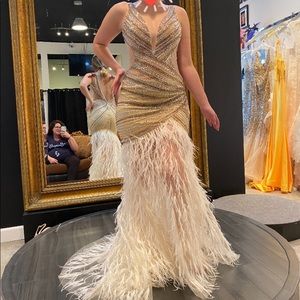 BEAUTIFUL ELEGANT DRESS